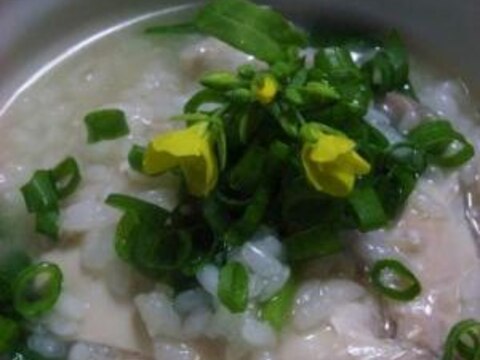 鶏のだしがおいしい　鶏とカブ菜の雑炊